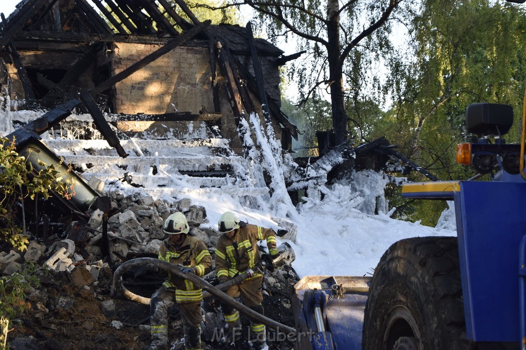 Grossfeuer Einfamilienhaus Siegburg Muehlengrabenstr P1146.JPG - Miklos Laubert